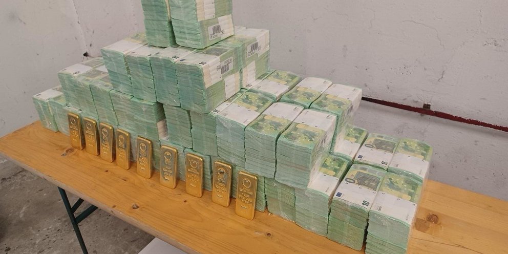 Η Ουγγαρία κατάσχει εκατομμύρια ευρώ σε μετρητά και χρυσό από ουκρανική αυτοκινητοπομπή 