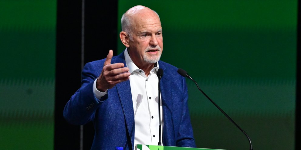 Ο Γιώργος Παπανδρέου στην ομιλία του στο συνέδριο του ΠΑΣΟΚ