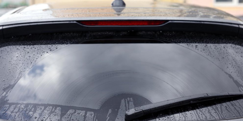 Πίσω υαλοκαθαριστήρας σε αυτοκίνητο 