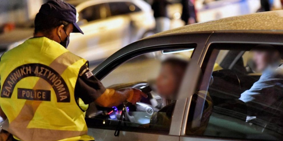 Μπλόκο για αλκοτέστ σε κεντρικό δρόμο της Αθήνας 