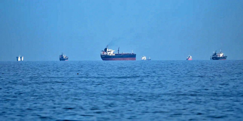 Τάνκερ και φορτηγά πλοία στα Στενά του Ορμούζ