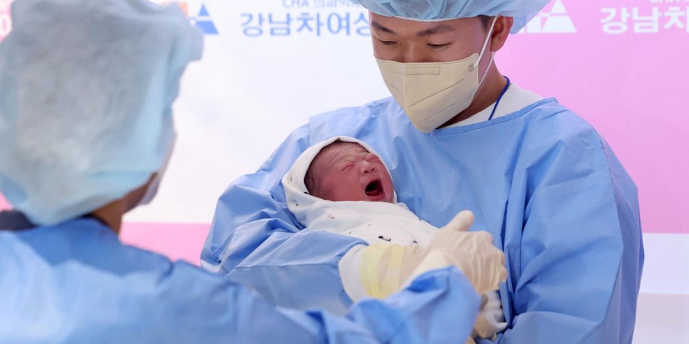 Ο Jeong Yong-jun, παιδί της Sreydani, μιας μετανάστριας από την Καμπότζη, και του Κορεάτη Jeong Hae-deok / FACEBOOK 