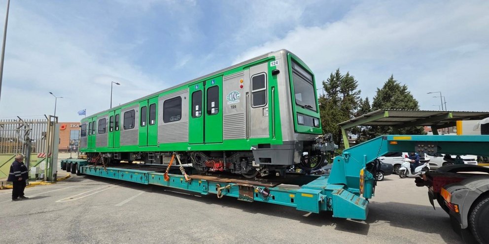 Ο «ηλεκτρικός» της Αθήνας αλλάζει -Στις ράγες ο πρώτος αναβαθμισμένος συρμός