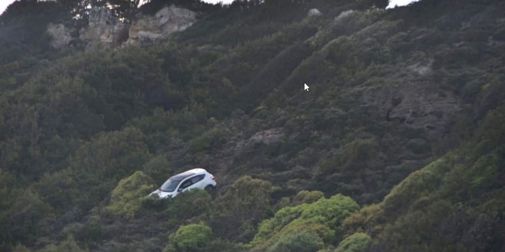 Τράβηξε το τιμόνι για να γκρεμίσει στη χαράδρα την εν διαστάσει σύζυγο και το παιδί του