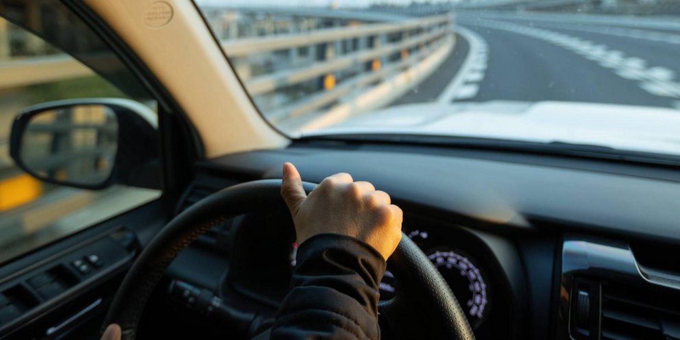 Οδήγηση αυτοκινήτου σε αυτοκινητόδρομο 