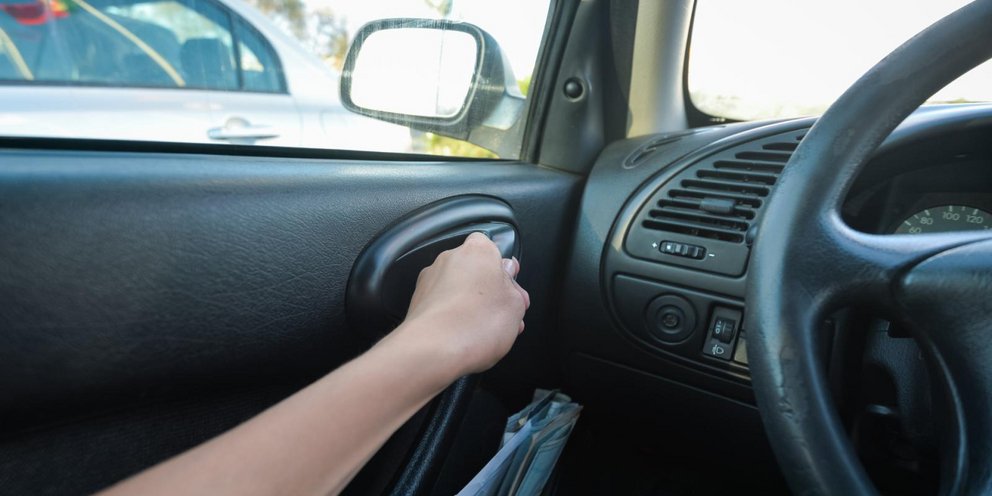 Άνοιγμα πόρτας αυτοκινήτου