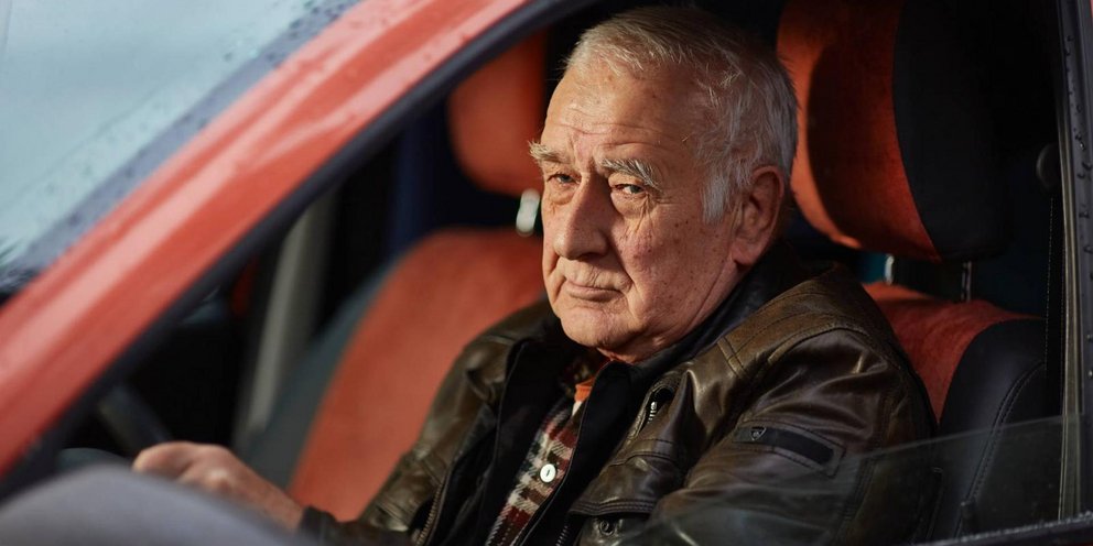 Ηλικιωμένος οδηγός 