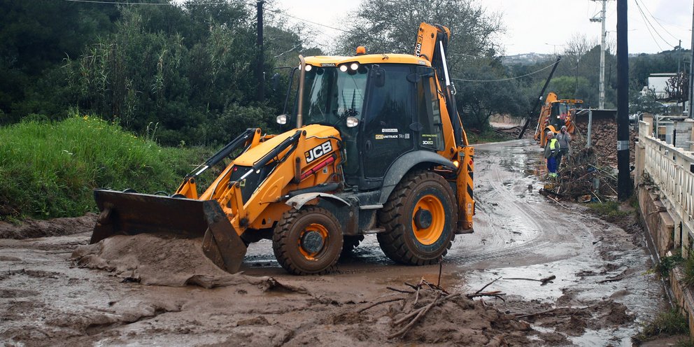 Μπουλντόζα λάσπες βροχή