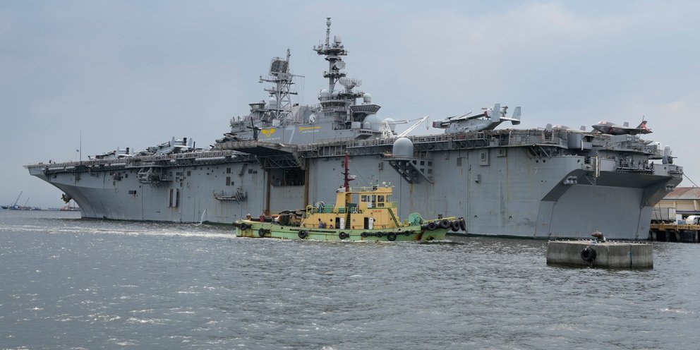 Το αμερικανικό ελικοπτεροφόρο LHA-7 και αμφίβιο πλοίο εφόδου, γνωστό ως USS Tripoli