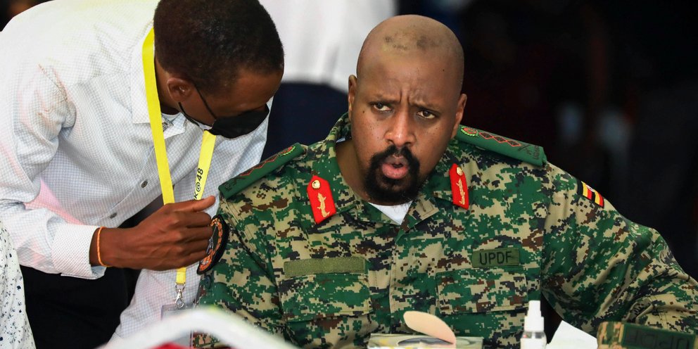 O αρχιστράτηγος της Ουγκάντας, Μουχούζι Καϊνερουγκάμπα