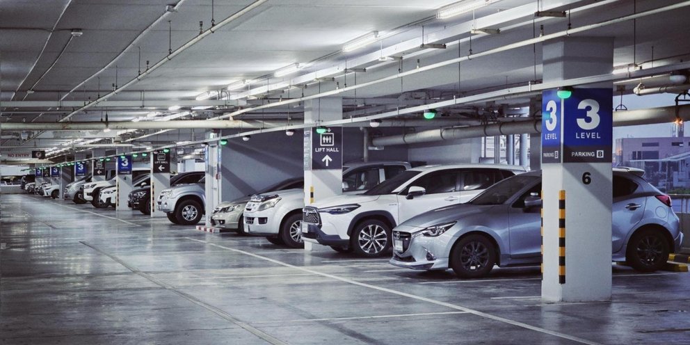 Υπόγειο parking αυτοκινήτων 