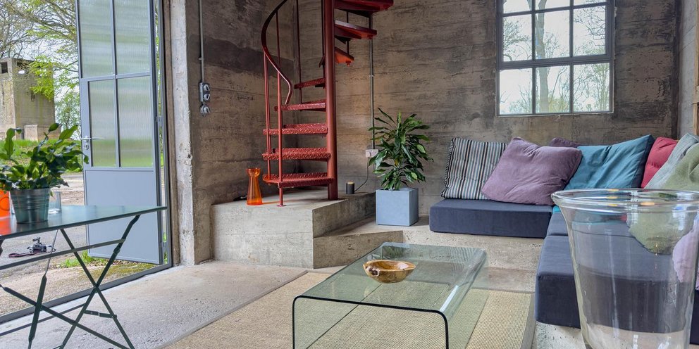 Ζευγάρι ξόδεψε £60.000 μετατρέποντας εγκαταλελειμμένο πύργο νερού της δεκαετίας του ’30 σε πολυτελές Airbnb