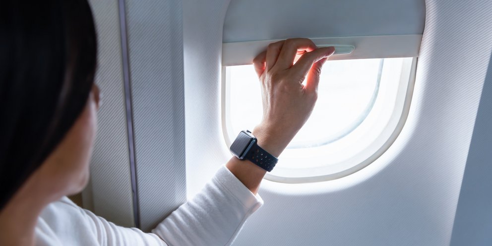 Το σκίαστρο του παραθύρου στο αεροπλάνο 