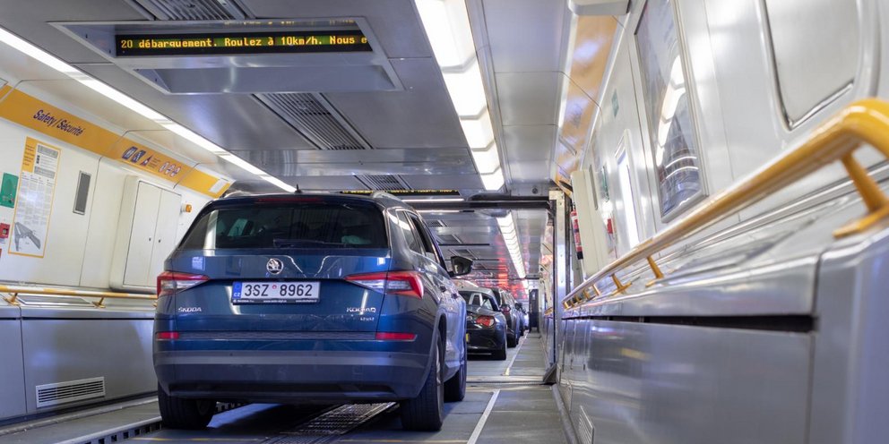 Πώς περνούν τα αυτοκίνητα από τη μεγαλύτερη υποθαλάσσια σήραγγα της Ευρώπης -Το video κάτω από την επιφάνεια της θάλασσας που έγινε viral