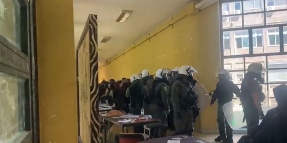 Τα ΜΑΤ μπήκαν στο ΑΠΘ μετά την επίθεση 