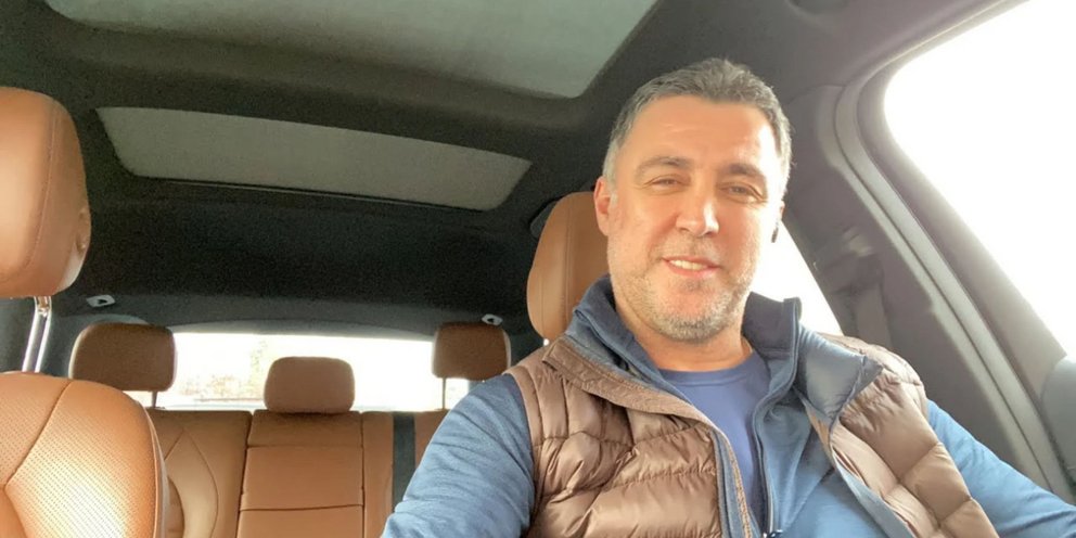 Ο Χακάν Σουκούρ έγινε οδηγός ταξί