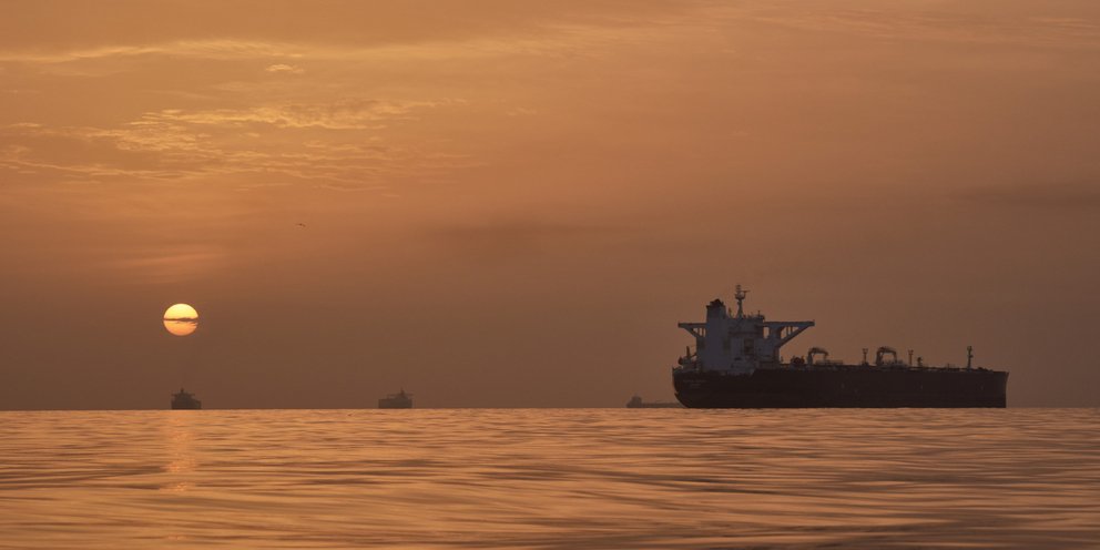 Ιράν: Πιθανός ο αποκλεισμός των Στενών του Ορμούζ για «εχθρικά» πλοία και η επιβολή προστίμων έως 20% του φορτίου