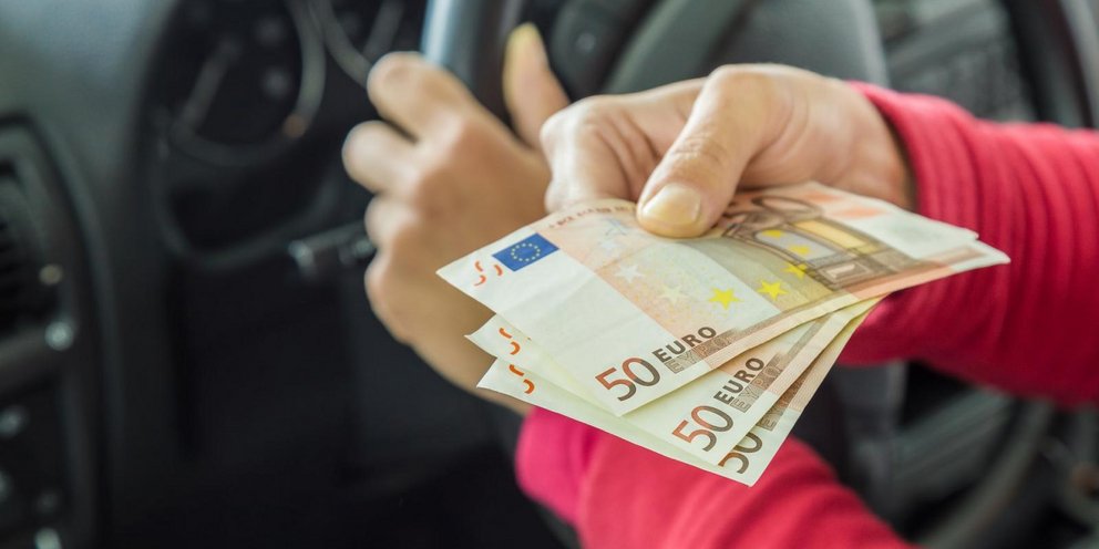 Μετρητά στο αυτοκίνητο