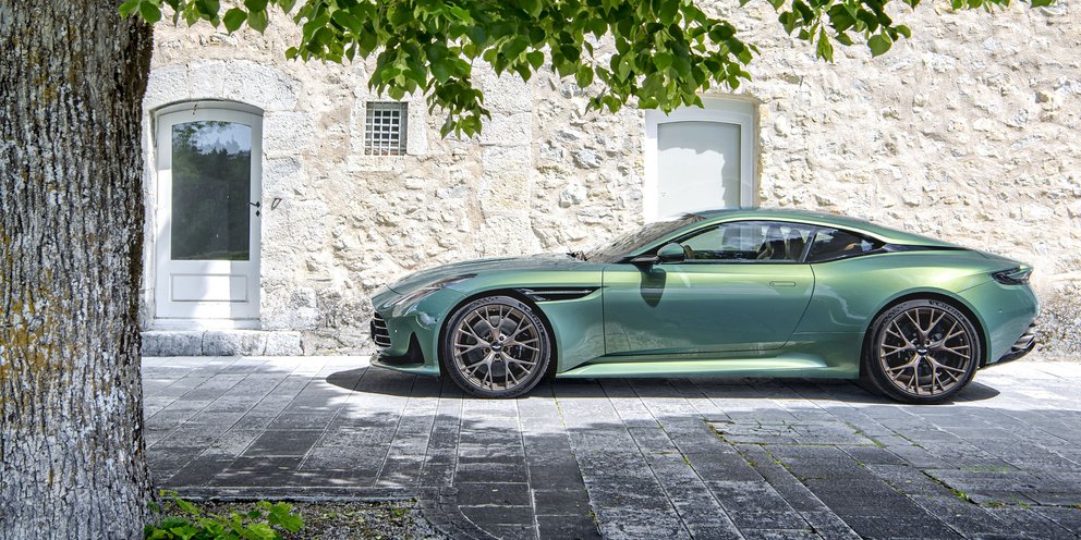 Aston Martin DB12