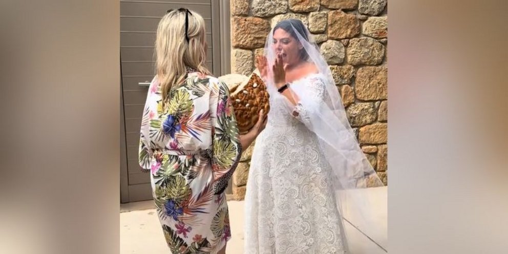 Η Δανάη Μπάρκα μαζί με την πεθερά της  