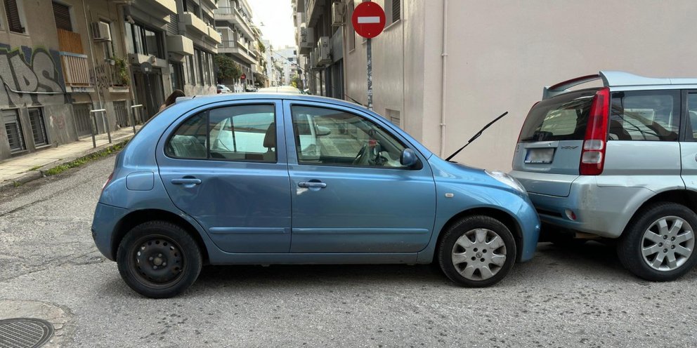 Παρκαρισμένο αυτοκίνητο