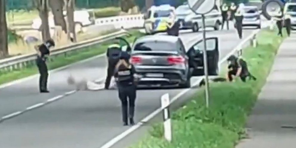 Η στιγμή που αστυνομικοί στο Στάντε της Γερμανίας ακινητοποιούν τον δράστη που σκότωσε 6 ανθρώπους σε δομή φιλοξενίας
