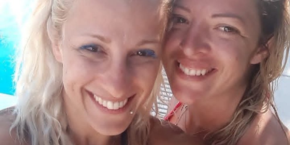 Η φίλη της διασώστριας σε φωτογραφία μαζί της