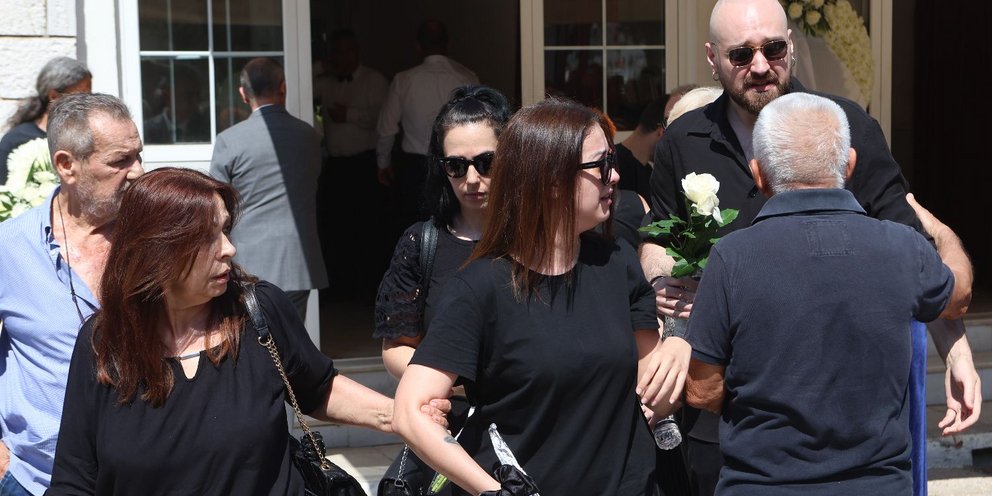Φίλοι ηθοποιοί και συγγενείς στην κηδεία του Μιχάλη Μόσιου
