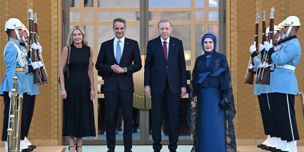 Ο Ερντογάν υποδέχτηκε τον Κ. Μητσοτάκη και την Μαρέβα στο Λευκό Παλάτι