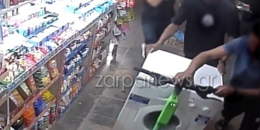 Μετέφεραν πλυντήριο ρούχων πάνω σε ηλεκτρικό πατίνι στα Χανιά