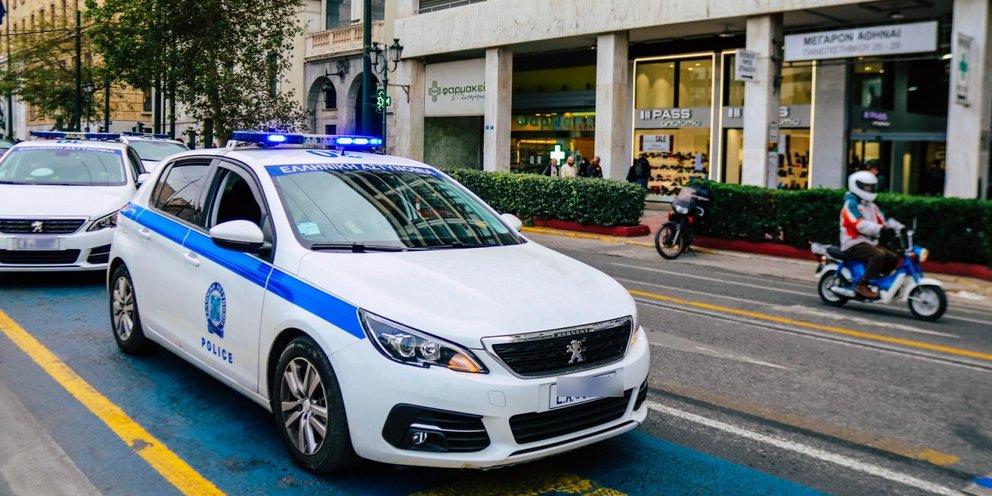 Τι θα συμβεί αν προσπεράσω ένα περιπολικό στον δρόμο -Γιατί κανείς δεν γνωρίζει την απάντηση