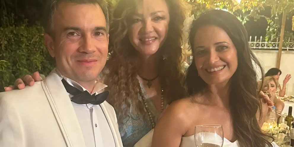 Παντρεύτηκε η κόρη του Πασχάλη, Ζήνα Αρβανιτίδη: Η συγκίνηση του τραγουδιστή, το κομμάτι που χόρεψαν μαζί [βίντεο]