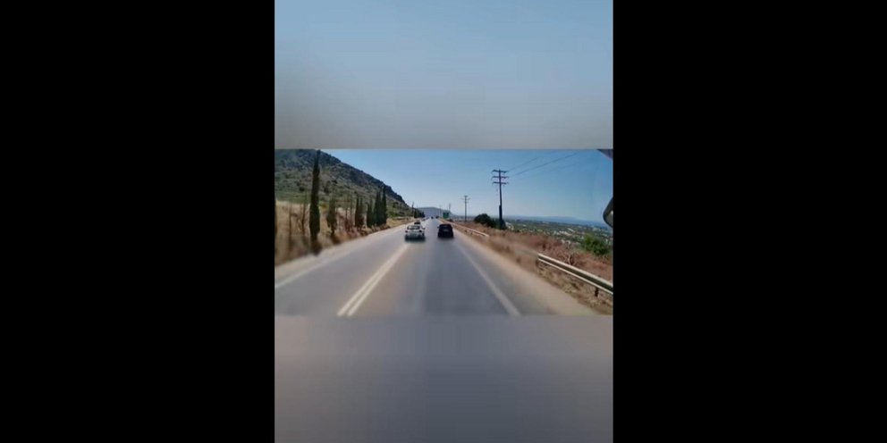 Εγκληματική προσπέραση σε δρόμο προκαλεί σοκ -Για εκατοστά γλίτωσε τη μετωπική σύγκρουση