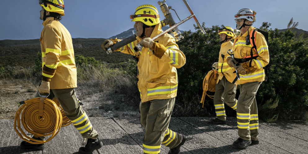 Πυροσβέστης της 11ης Σεπτεμβρίου, στη Μεσόγειο σβήνοντας πυρκαγιές - Η εθελοντική ομάδα στην πρώτη γραμμή της φωτιάς
