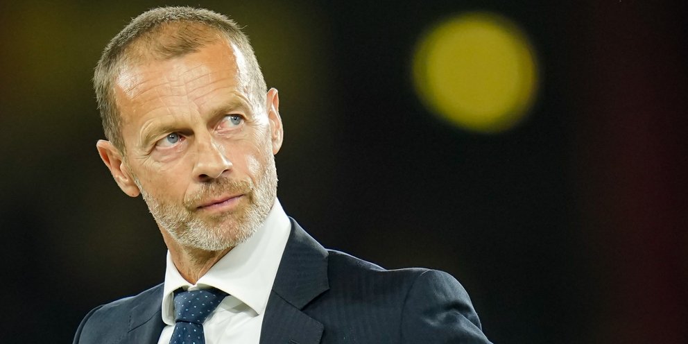 O πρόεδρος της UEFA, Αλεξάντερ Τσέφεριν στον τελικό του UEFA Super Cup ανάμεσα σε Παρί Σεν Ζερμέν και Άστον Βίλα