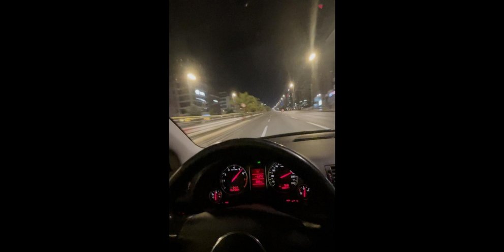 Οδηγός τρέχει με 200 χλμ./ώρα στη Συγγρού και ρίχνει το διαδίκτυο -Βροχή τα σχόλια και οι αντιδράσεις