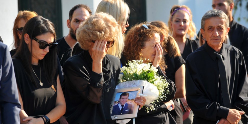 Θρήνος στην κηδεία του επισμηναγού Ιωάννη Μπλέσια