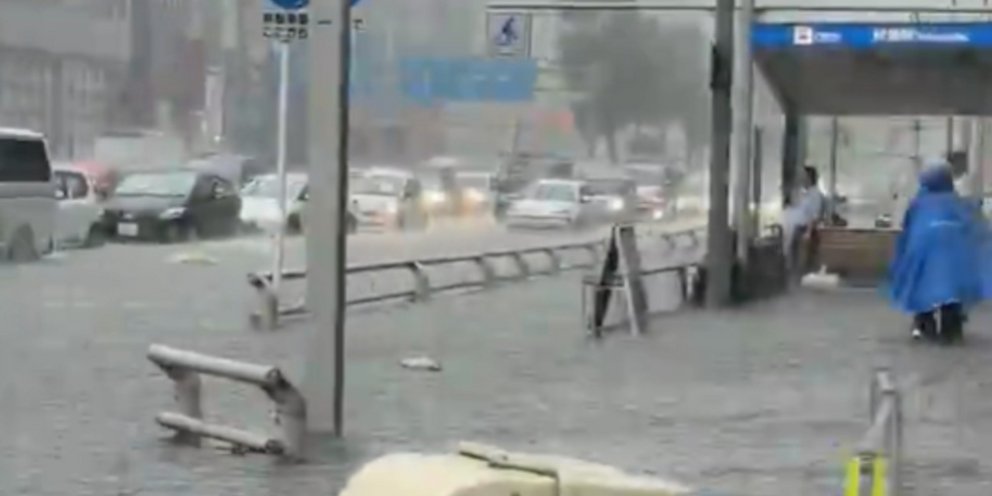 Συγκλονιστικά πλάνα από την Ιαπωνία -Ρεκόρ βροχής σε πλημμύρισε δρόμους, 104.5 χιλιοστά σε μία μόλις ώρα [βίντεο]
