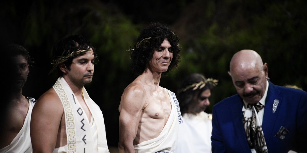 Στο Γαλάτσι έκαναν... αρχαιοελληνικά καλλιστεία, με χλαμύδες και στεφάνια [εικόνες]