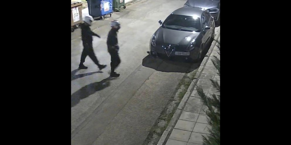 Έτσι σηκώνουν αυτοκίνητα από τους δρόμους της Αθήνας -Καρέ-καρέ η κλοπή μιας Alfa Romeo