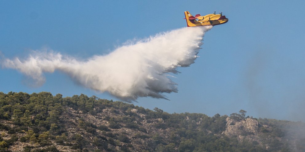 Μεγάλη αναζωπύρωση στη φωτιά στην Κόνιτσα - Επιχειρούν 12 εναέρια μέσα πυρόσβεσης
