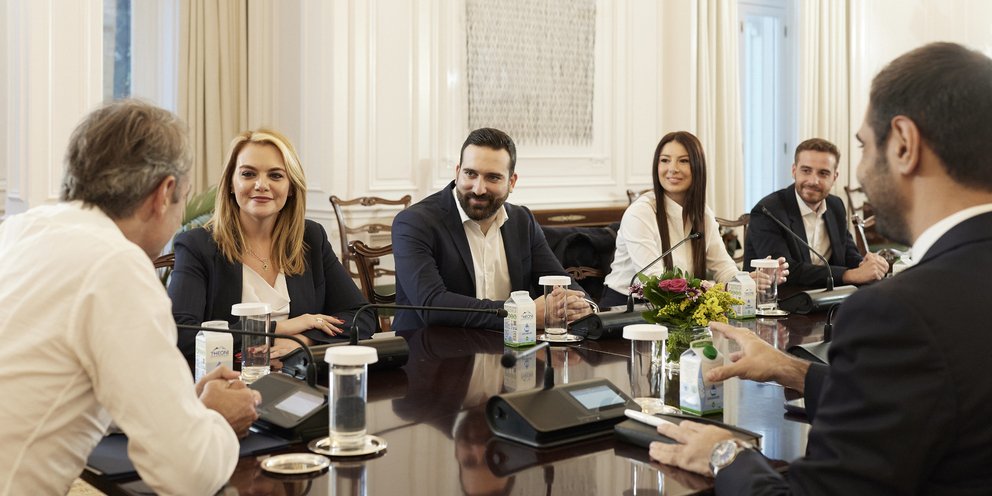 Οι νέοι αναπληρωτές εκπρόσωποι Τύπου της ΝΔ με τον Κυριάκο Μητσοτάκη