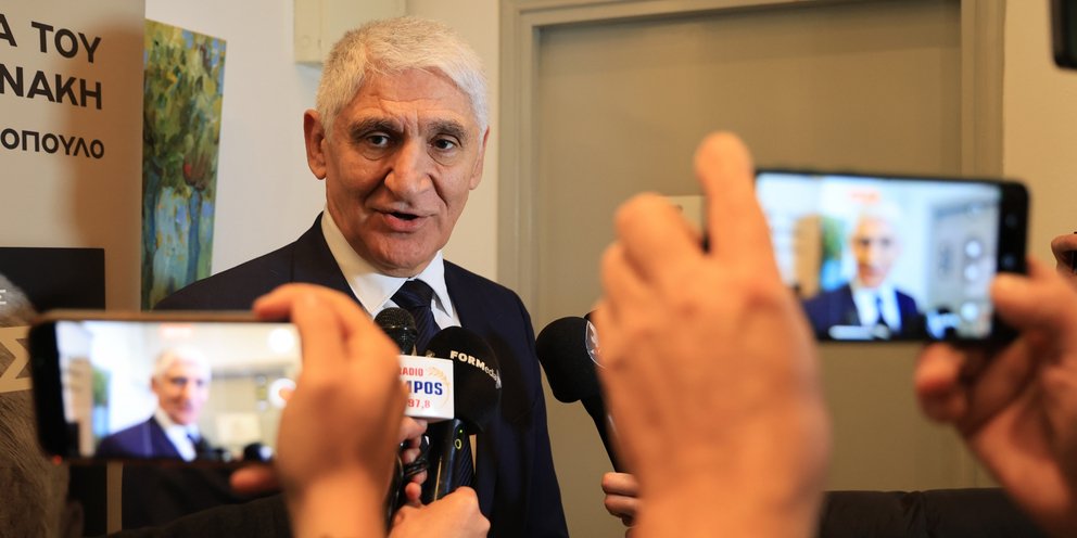 O Παναγιώτης Γιαννάκης κατά τη διάρκεια της παρουσίασης της αυτοβιογραφίας του «Τρωτός Άτρωτος»