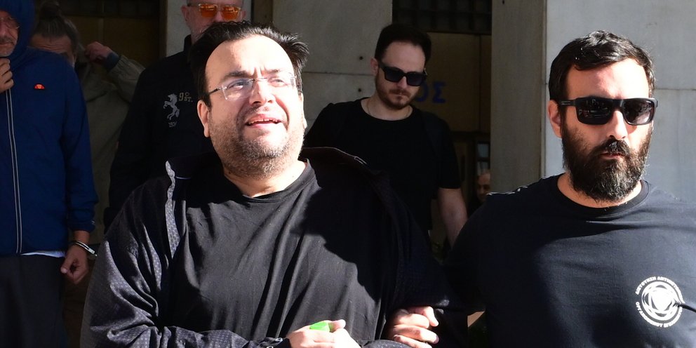 Ο Φίλιππος Καμπούρης έξω από τη ΓΑΔΑ