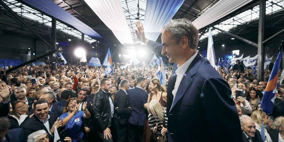 Σε εκλογική ετοιμότητα η ΝΔ, μετά τους εορτασμούς για τα 52 χρόνια -Ξεκινούν νέες περιοδείες, πυκνώνουν τα ραντεβού Μητσοτάκη με βουλευτές