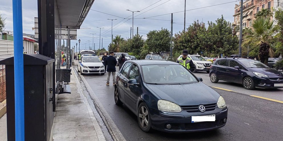 Το μεγάλο μπλόκο της Αθήνας επέστρεψε -Βροχή τα πρόστιμα των 150 ευρώ