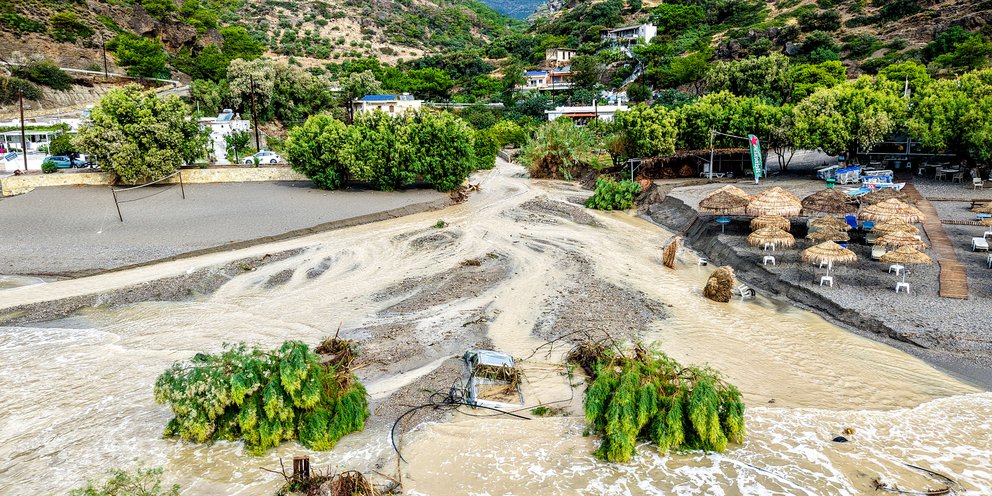 Συνεχίζεται για 3η ημέρα το ισχυρό κύμα κακοκαιρίας που πλήττει το νησί της Κρήτης. Καταστροφές και πλυμμηρικά φαινόμενα από τον μεγάλο όγκο νερού. Εικόνες από τα Ζωνιανά του Δήμου Μυλοποτάμου στο Ρέθυμνο 