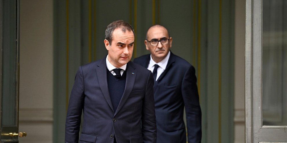 Ο Γάλλος πρωθυπουργός κατηγορεί την άκρα Αριστερά για τα επεισόδια στη Γαλλία -Ζητά επιβολή απαγόρευσης κυκλοφορίας