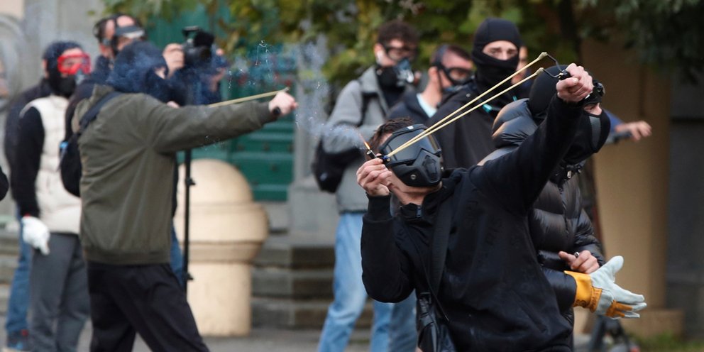 Άγρια επεισόδια στην Αλβανία