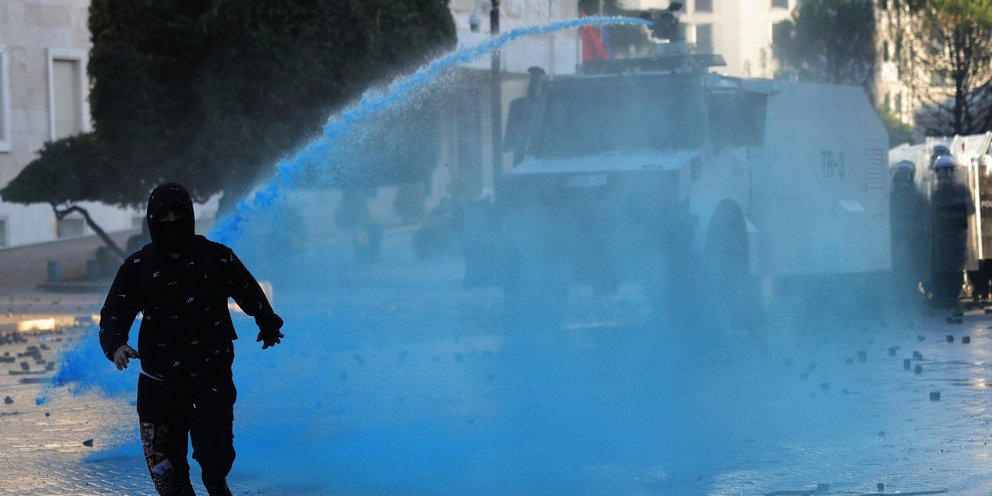 Αλβανία: Συνεχίζονται για πέμπτη ημέρα στα Τίρανα βίαια επεισόδια και συγκρούσεις στα Τίρανα -Υπό πίεση ο Ράμα [βίντεο]